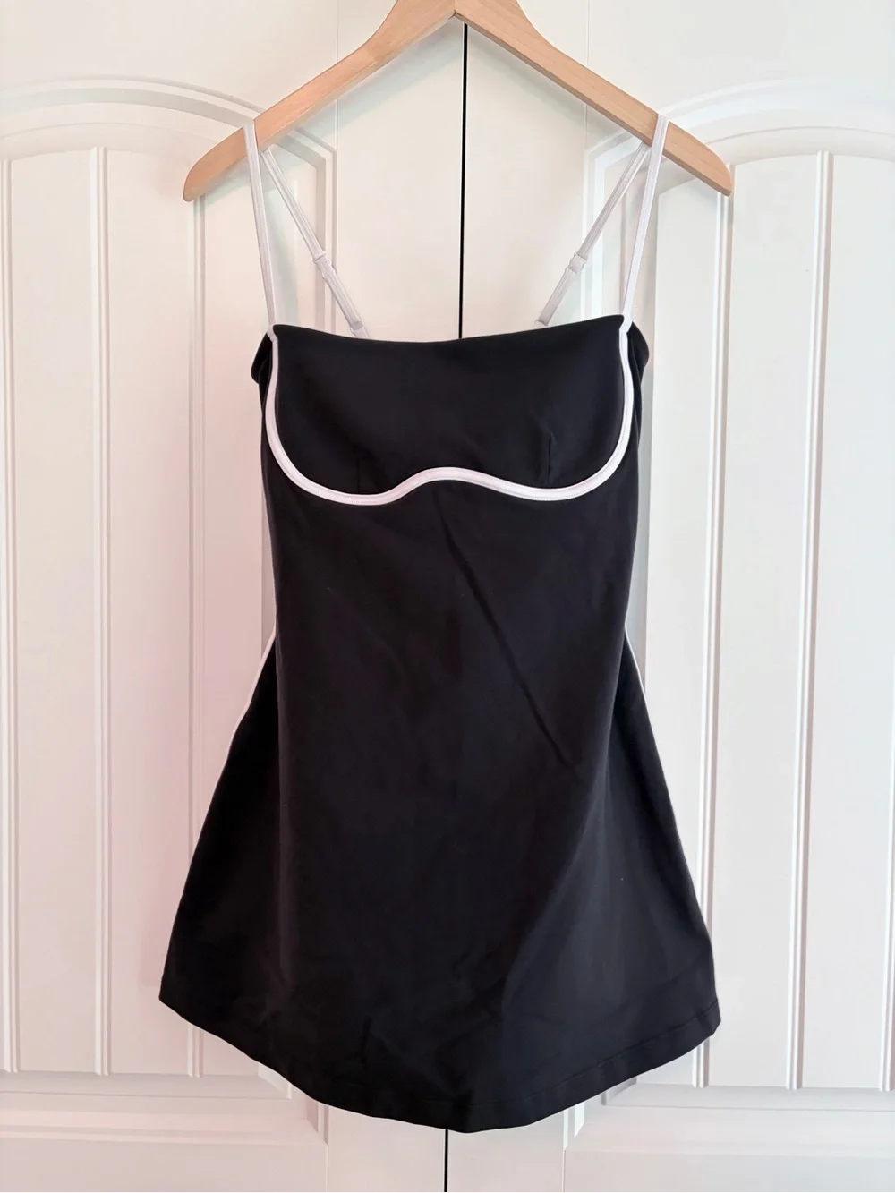 Alo Yoga Airbrush Streamlined Dress Black White Piping Women's Size M EUC